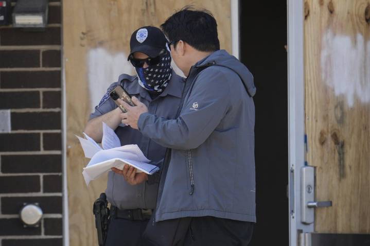 New Chicago immigration campaign prompts confusion as city braces for federal intervention