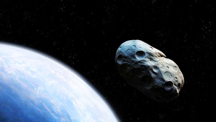 El asteroide 2025 FA22 del tamaño de un rascacielos que amenazó con impactar la Tierra en 2089 pasa cerca este jueves