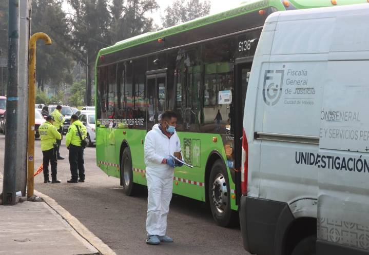 Unidad de RTP atropella a conductor de Ecobici en avenida Chapultepec