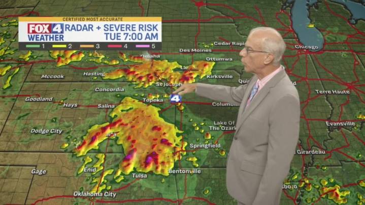 FOX4 Forecast: Grab the rain gear!