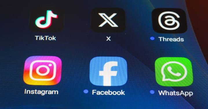 WhatsApp down in UK after thousands hit by Meta social media outage