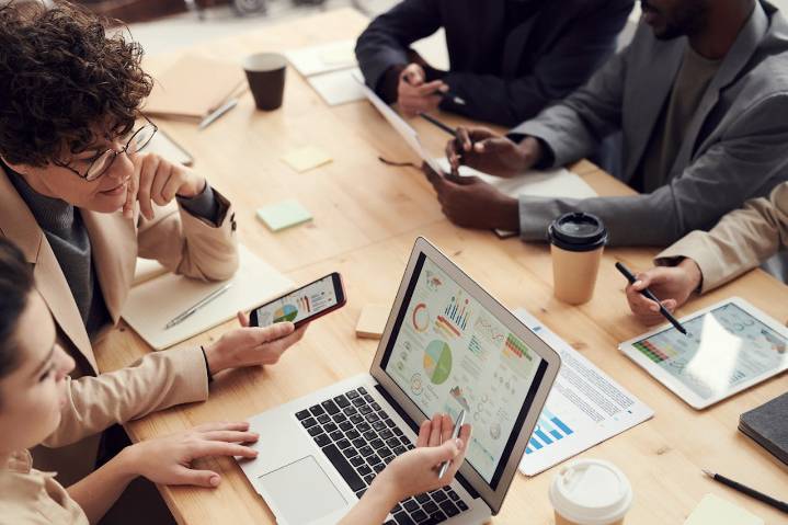 Long-Term Growth in the AI Era: Why Content Marketing Outlasts Ads and Social Media