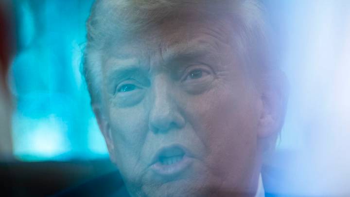 Trump afirma que ejército de EEUU atacó otra lancha que supuestamente transportaba drogas