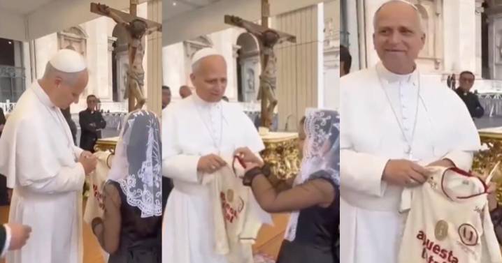 Papa León XIV firmó y posó con la camiseta de Universitario e hinchas se emocionan: "Ya nos dio la bendición"