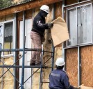 Adultos mayores quedan fuera de subsidios térmicos tras cambios en normativa habitacional