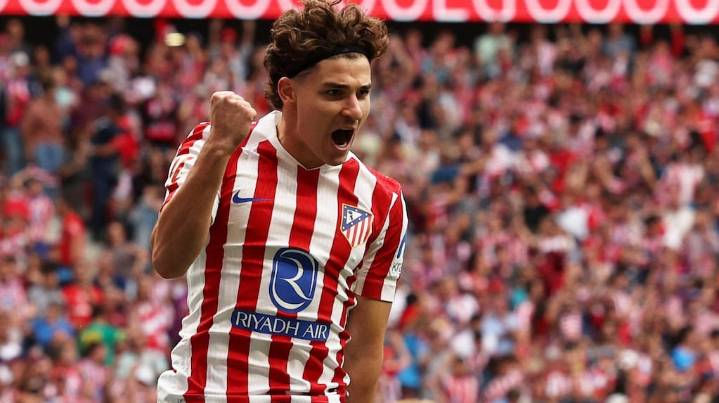 Con dos goles de Julián Álvarez, el Atlético le gana a Real 4-2 en un extraordinario clásico de Madrid