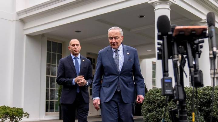 Shutdown standoff deepens ahead of crucial meeting at the White House