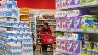 Supermercados de Rosario: los clientes van más seguido pero compran menos