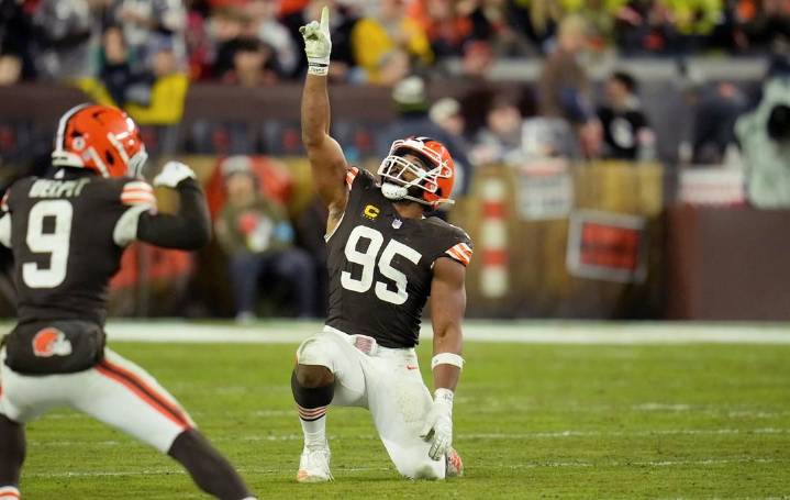 Lions host Browns in matchup of balanced, high