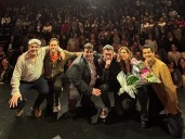 Otra forma de celebrar: los docentes fueron al teatro y se convirtieron en alumnos por un día