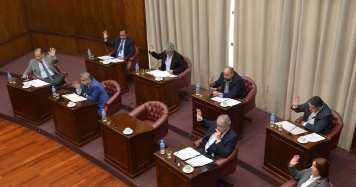 Olguín denunció desfinanciamiento universitario y chocó con la negativa del vicegobernador