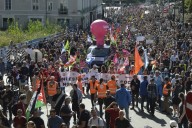 Huelgas y protestas en Francia ponen a Macron y su primer ministro contra las cuerdas