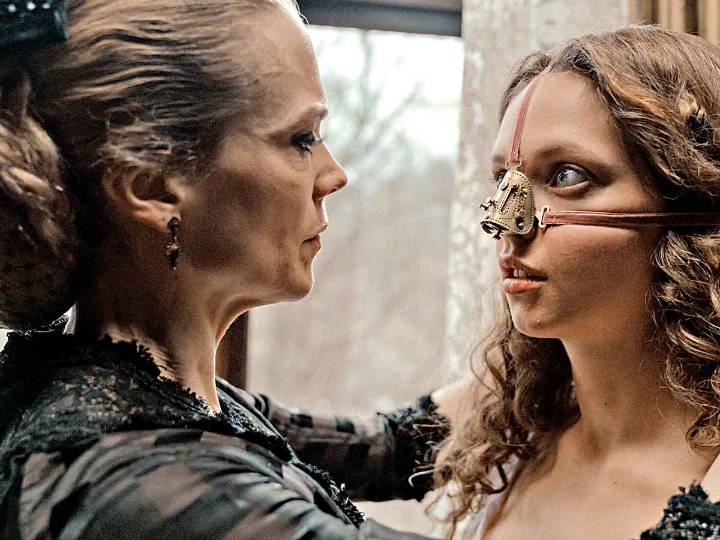 Película´La hermanastra fea’: el horror de la presión femenina