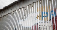 Plasman mensajes por la paz en el muro fronterizo de Tijuana