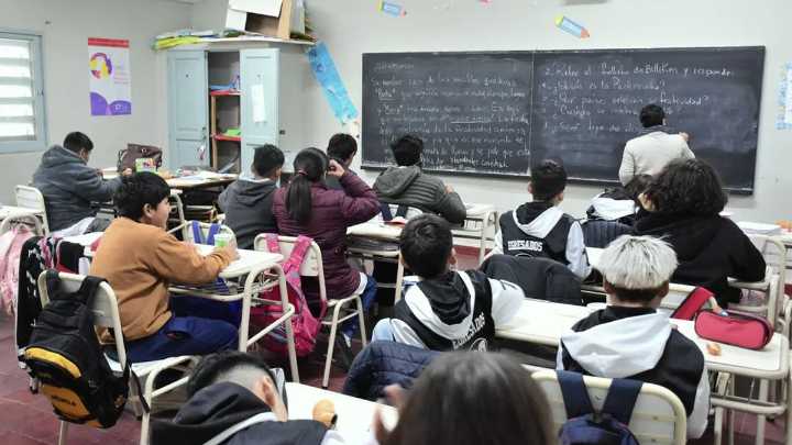 Cronograma de pagos en Jujuy: cuándo cobran los docentes en octubre 2025