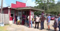 Free barbecue dinner brings St. Martinville seniors together