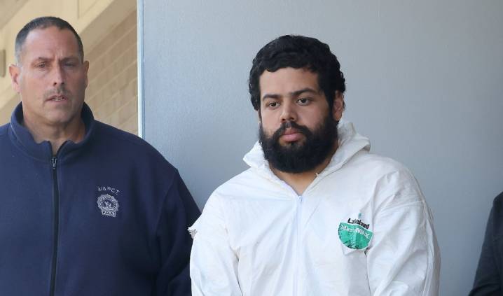 LI man killed mom, stayed with her body for hours