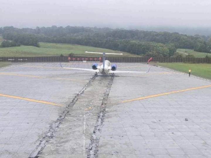 FAA Update: Commercial plane goes off runway at Roanoke