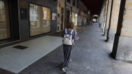 Esta céntrica calle de Gijón renovará toda su acera por una opción "más limpia" tras años de quejas vecinales y suciedad