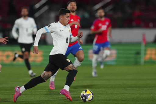 Un clasificado Uruguay cede empate sin goles ante Chile, que firma su peor campaña en eliminatorias
