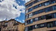 Sumar, Junts e BNG chocan co PSOE sobre transferir vivendas públicas da Sareb, 3.000 delas a Galicia
