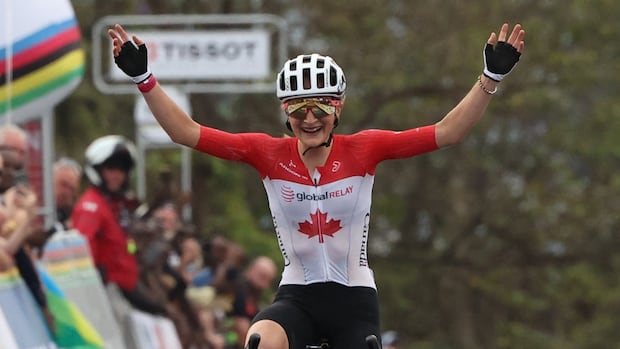 Magdeleine Vallieres becomes 1st-ever Canadian to win elite race at road cycling worlds