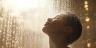 Cuál es el mejor momento del día para ducharse, según una experta en microbiología