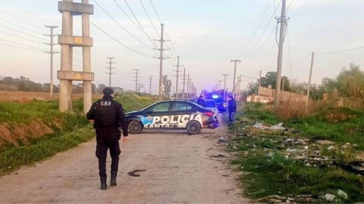 Asesinaron a dos hombres de varios disparos y a pocas cuadras de distancia: sospechan que los crímenes están relacionados