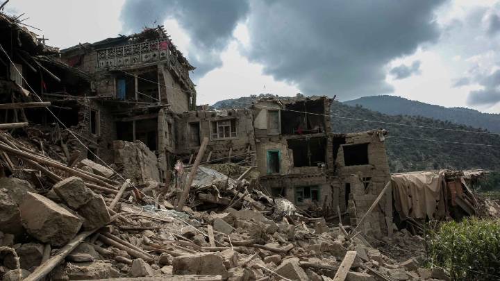El terremoto en Afganistán de magnitud 6 deja 2.200 muertos, según nuevo balance oficial