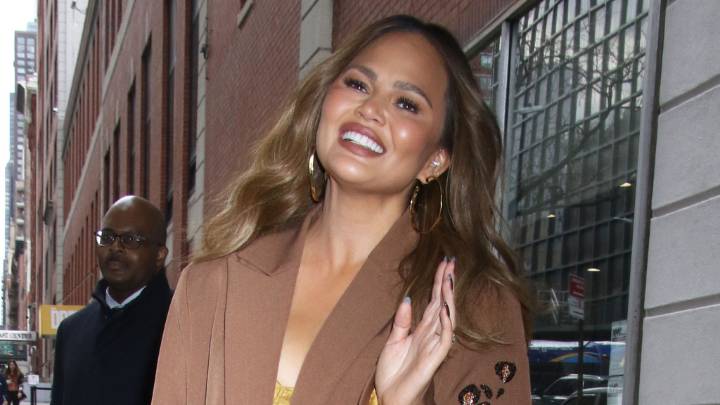 Chrissy Teigen slammed over 1am food demands