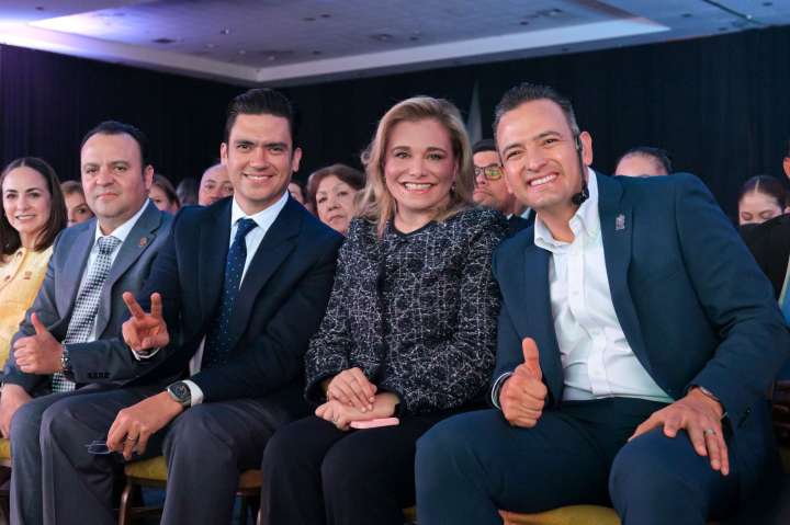 El futuro de Chihuahua no se negocia y no se entrega, juntos daremos norte al país: Maru Campos en informe de Marco Bonilla