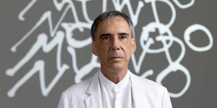 Arnaldo Antunes, cronista de un tiempo distópico: “Parece que estamos caminando hacia un suicidio colectivo”