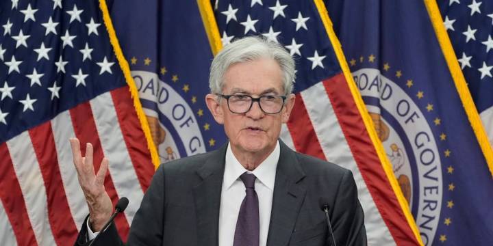 Powell signals Federal Reserve to move slowly on interest rate cuts