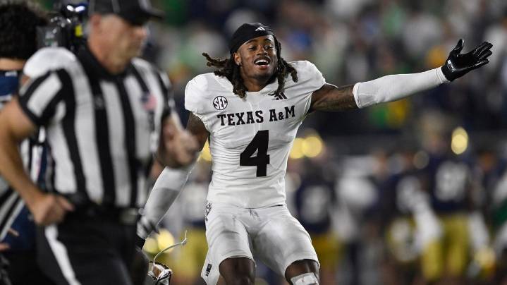 Texas A&M jumps to No. 10 in the AP Top 25, Notre Dame is the first ranked 0