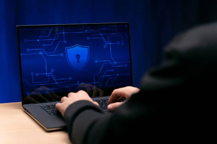 Alertan por riesgos de robo de datos en empresas de seguridad patito