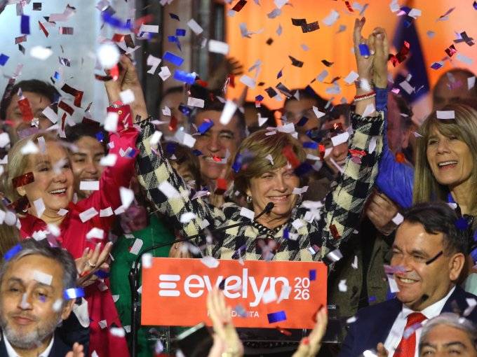 Evelyn Matthei relanzó su campaña junto a figuras de Chile Vamos, Demócratas y Amarillos: "El futuro se construye con unidad"