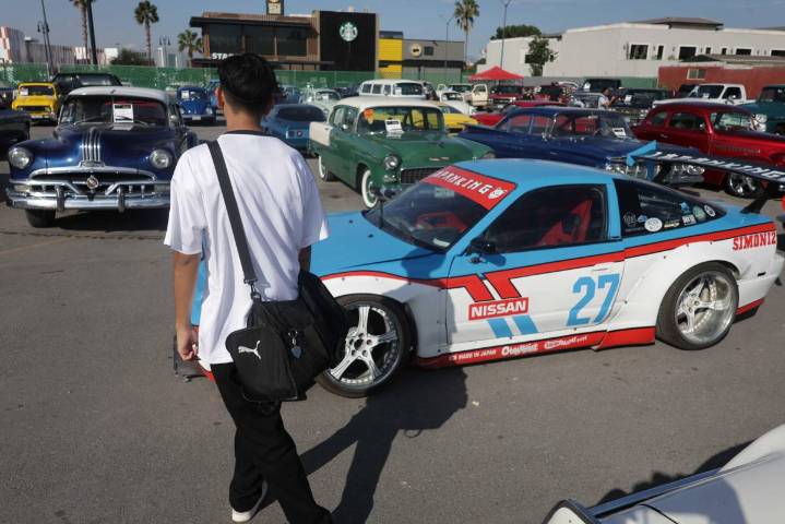 115 vehículos clásicos se exhiben en Parque Centro de Saltillo durante el fin de semana