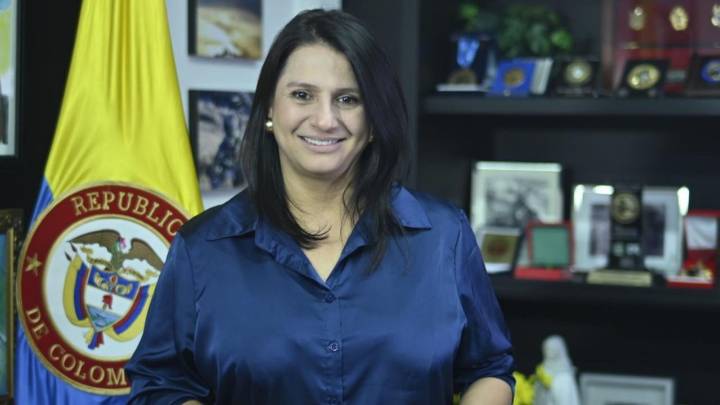 "Son fugitivos, así que cualquier acción contra esa estructura es legítima y legal, eso hay que advertírselo a Gustavo Petro": Paola Holguín sobre pronunciamiento del presidente sobre Venezuela