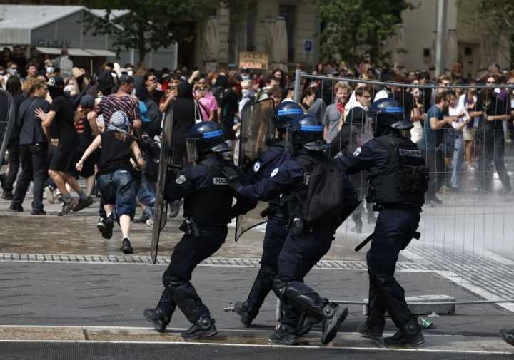 Miles de franceses protestan contra los recortes presupuestarios
