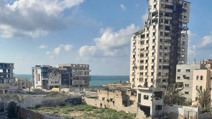 A mother stranded in Gaza City says she and her daughters are 'waiting to die'