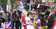 London protests LIVE as 500 extra officers drafted for Tommy Robinson rally