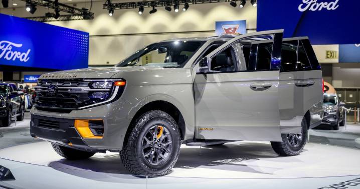 As consumers rush to get EVs, Ford sees a bright spot with a big, gas