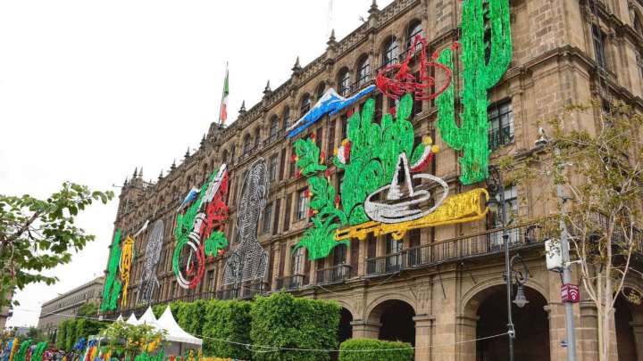 Posponen Encendido de Alumbrado por Fiestas Patrias en Zócalo CDMX tras Tragedia en Iztapalapa
