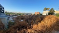 Tres empresas pujan por una de las parcelas municipales en venta en Badajoz