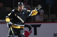 Penguins’ Kevin Hayes Shut Down Due To Upper