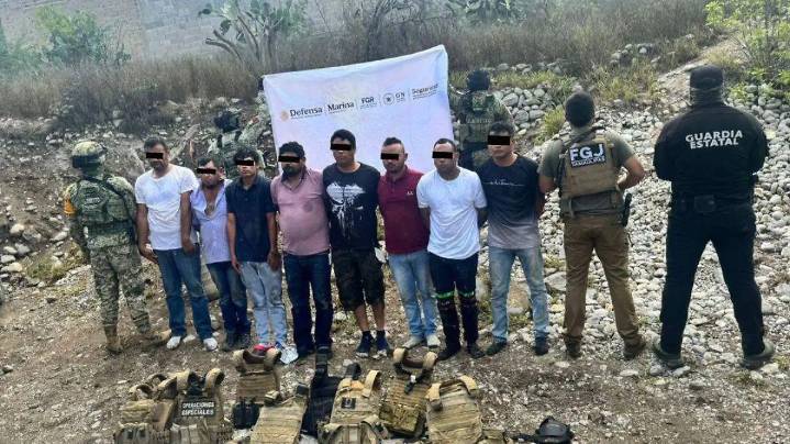 Detienen a ocho presuntos integrantes de grupo delictivo en Tamaulipas; aseguraron armas y vehículos