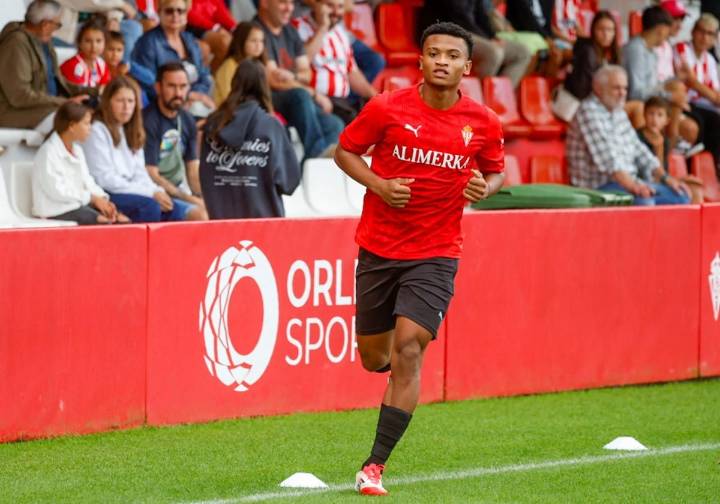 El Sporting, salvo sorpresa, da por zanjado el mercado de fichajes con Oscar Cortés
