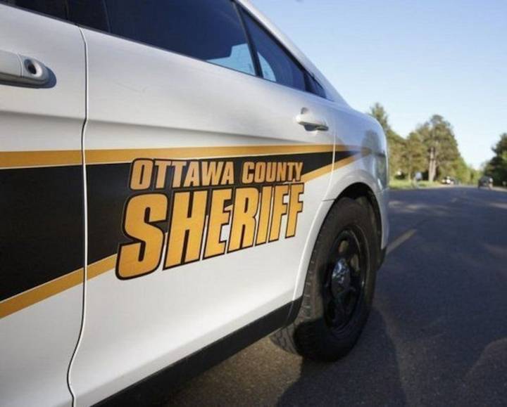 Vehicle crash leaves 1 motorcyclist dead in Ottawa County