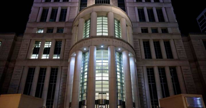 Group barred from registering voters in St. Louis courthouse