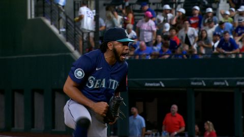Eduard Bazardo logra su 12º hold con dos ponches y mantiene su dominio con Seattle
